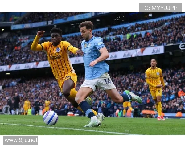 狐狸城与曼城激战正酣比分悬念不断球迷热情高涨期待精彩瞬间