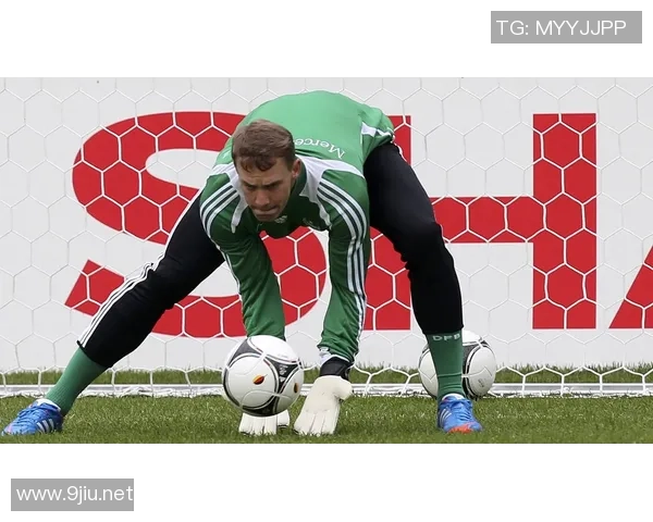 诺伊尔：守护球门的传奇门将与他的足球人生之路